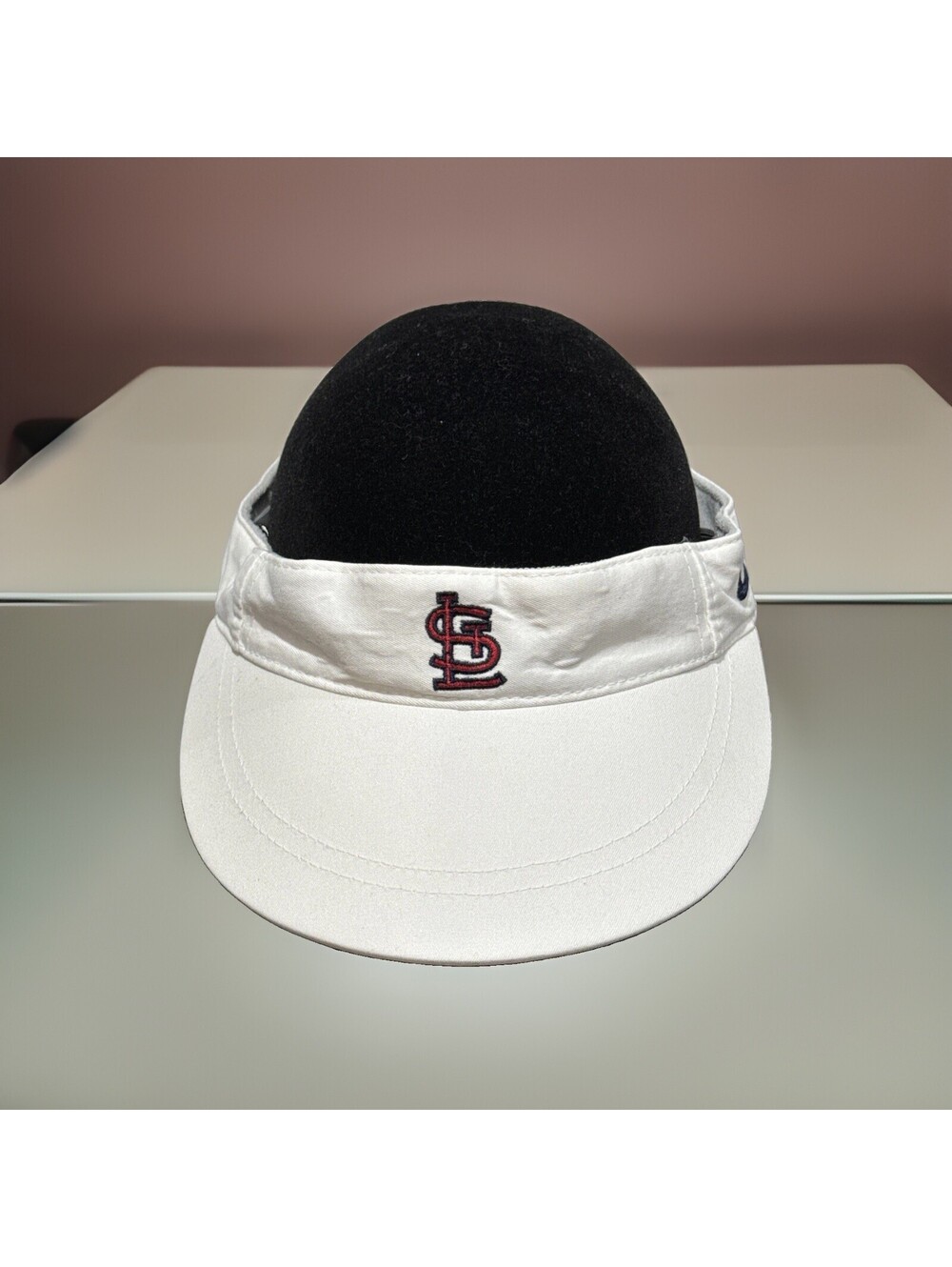 Nike Team Swoosh St Louis Cardinals Women’s Sun Visor Cap Ball Game Hat